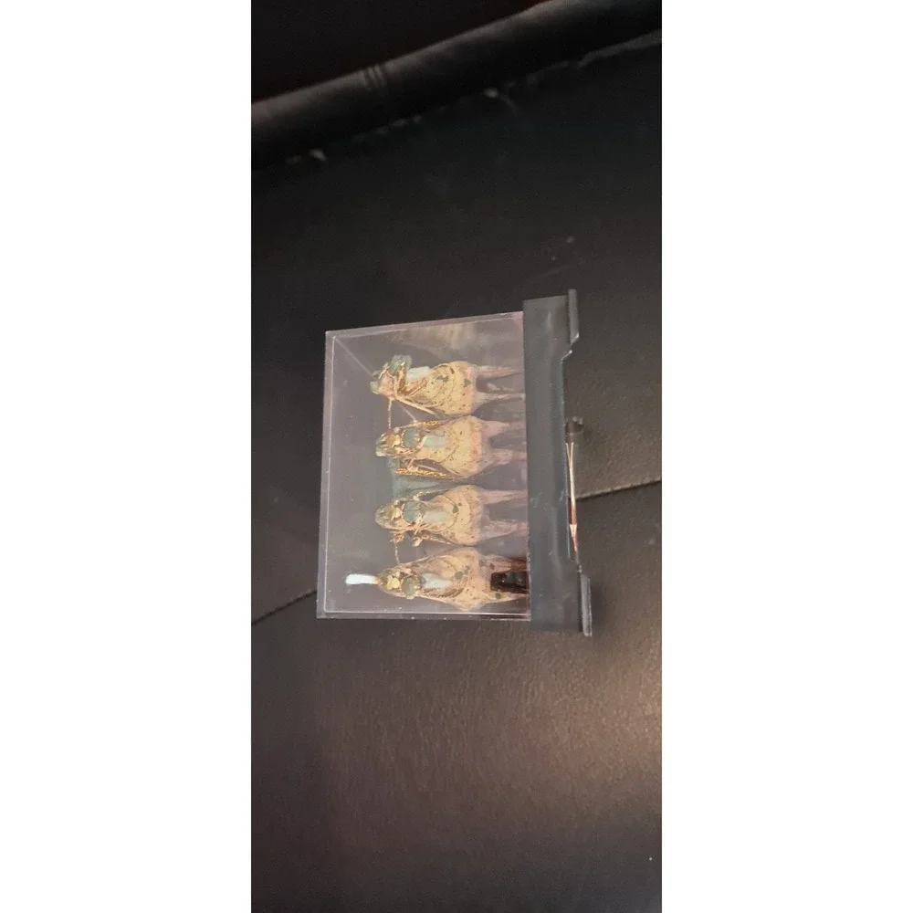 CHINESE 4 HORSE‎ DRAWN CARRIAGE IN SHOWCASE BOX  W/ MINIATURE DRIVER